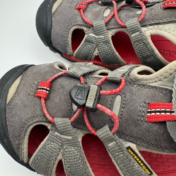 Keen Newport H2 Sandals Grey and Red Youth Size 5 - Picture 10 of 11